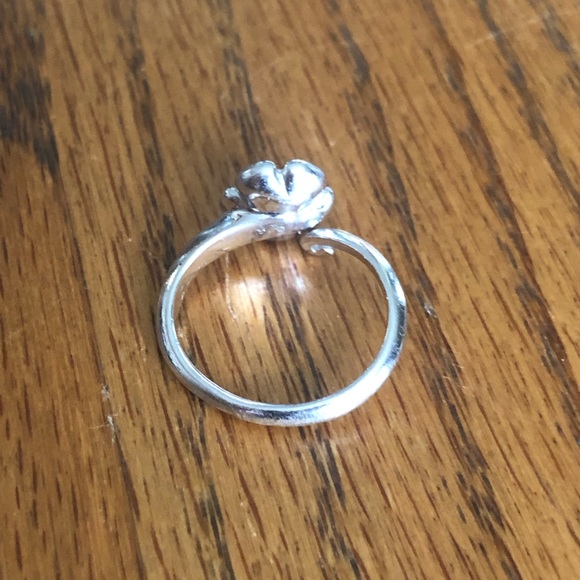 Flower ring with ruby - Picture 3 of 3